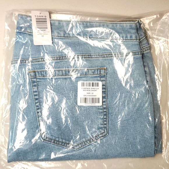 ❤️NWT VINTAGE TORRID JEAN SHORTS - VINTAGE STRETCH DENIM - MID RISE - PLUS SIZE - Picture 3 of 11